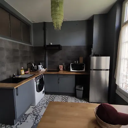 1 Ideal Salaries Nomades Apartment