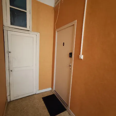 1 Ideal Salaries Nomades Apartment *