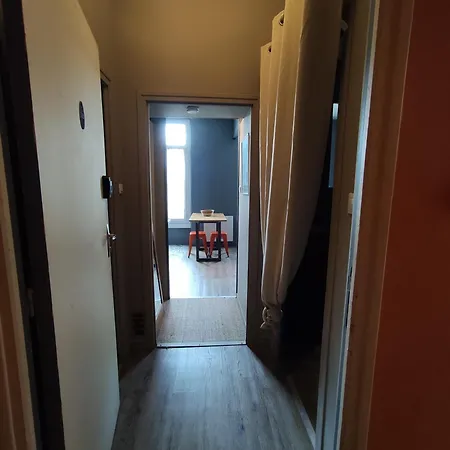 1 Ideal Salaries Nomades Apartment *